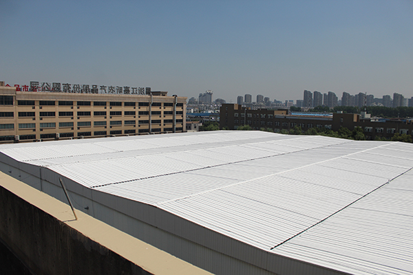 廠房彩鋼瓦屋面噴涂除銹翻新效果圖 廠房彩鋼瓦屋面噴涂除銹翻新效果圖